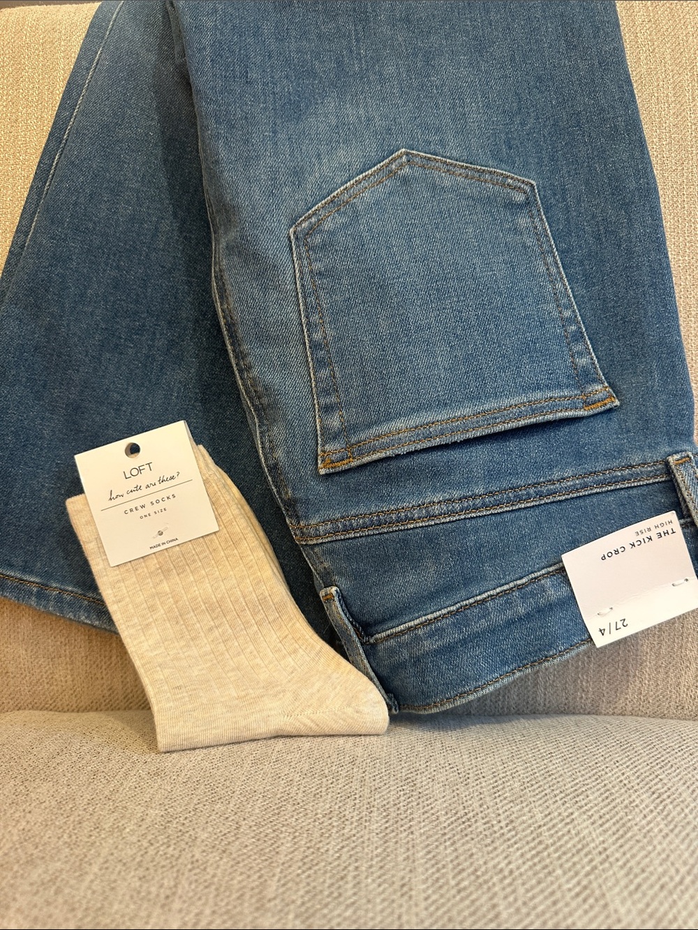 LOFT Kick Crop High Rise Mid-Blue Vent Flare Jeans NWT size 27/4 + Free Socks